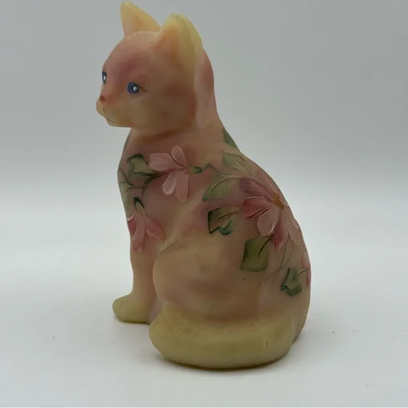 Fenton Burmese Sitting Cat Figurine with Handpainted and Roses Blue Eyes Glow - Picture 5 of 9